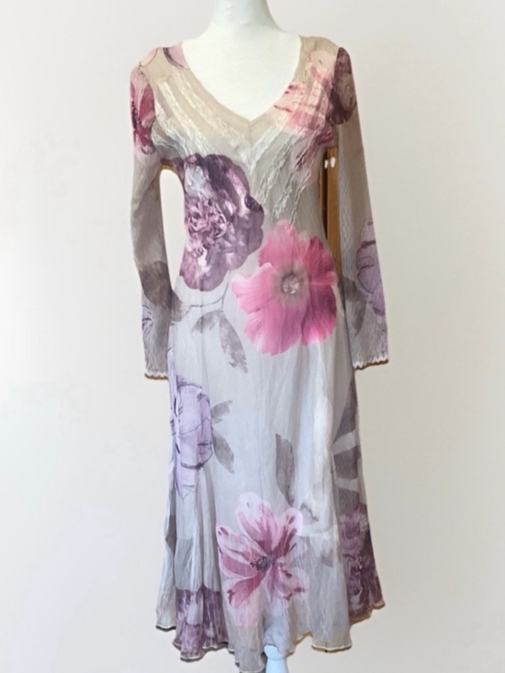 NWT Komarov Pink & Lavender Floral V-Neck Midi Dress - Size: Medium (6-8)